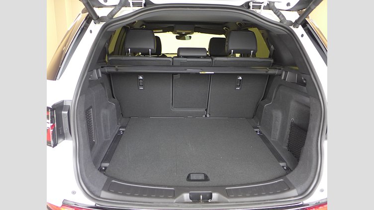 2024 認定中古車 Land Rover Discovery Sport フジホワイト プラグインハイブリッド（ガソリン） 標準ホイール Dynamic HSE