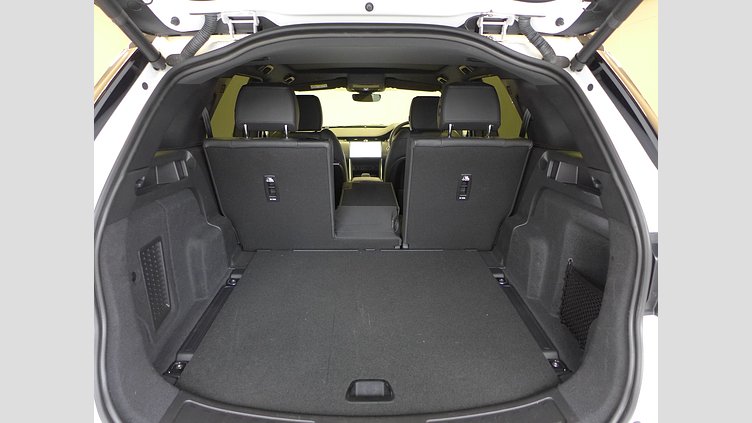 2024 認定中古車 Land Rover Discovery Sport フジホワイト プラグインハイブリッド（ガソリン） 標準ホイール Dynamic HSE