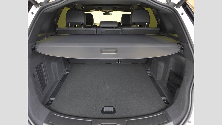 2024 認定中古車 Land Rover Discovery Sport フジホワイト プラグインハイブリッド（ガソリン） 標準ホイール Dynamic HSE