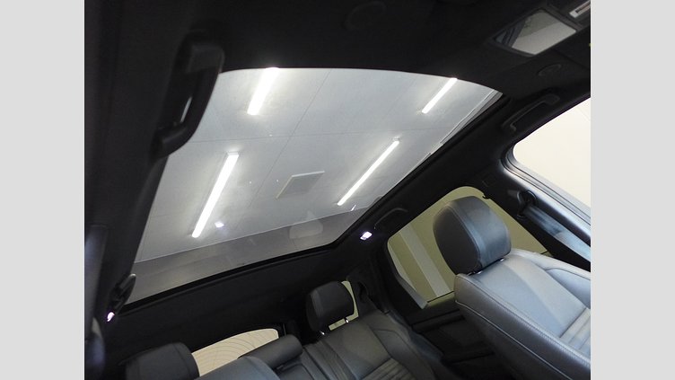 2024 認定中古車 Land Rover Discovery Sport フジホワイト プラグインハイブリッド（ガソリン） 標準ホイール Dynamic HSE