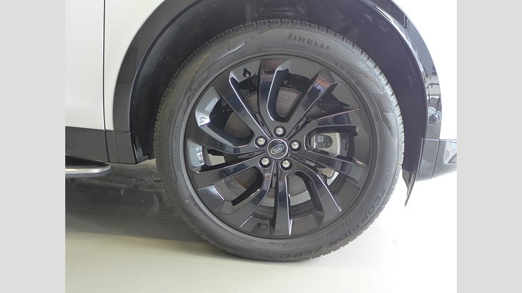 2024 認定中古車 Land Rover Discovery Sport フジホワイト プラグインハイブリッド（ガソリン） 標準ホイール Dynamic HSE