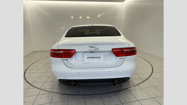 2017 認定中古車 Jaguar XE Fuji White 2.0LPET Rスポーツ　20ｔ