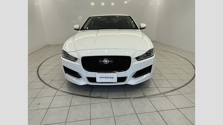 2017 認定中古車 Jaguar XE Fuji White 2.0LPET Rスポーツ　20ｔ