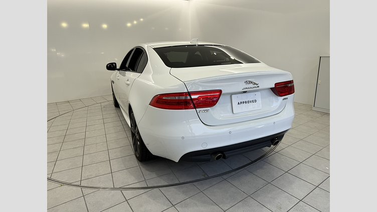 2017 認定中古車 Jaguar XE Fuji White 2.0LPET Rスポーツ　20ｔ