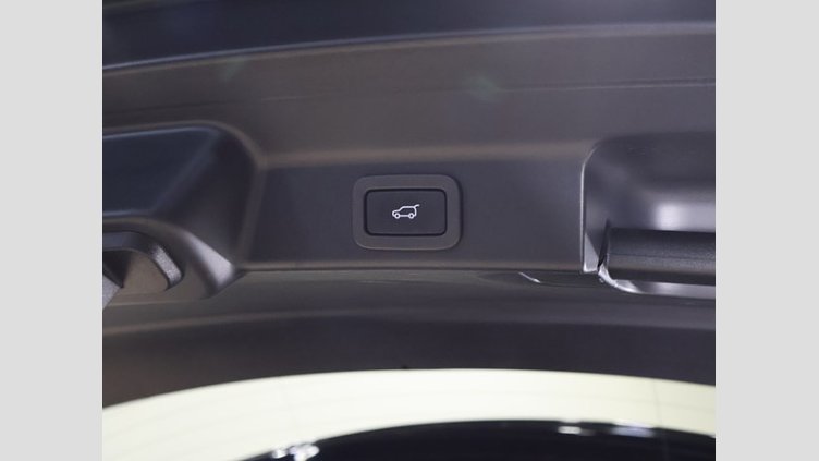 2022 認定中古車 Jaguar F-Pace Santorini Black 2.0L I4 Pet Mid DOHC AJ200 R SE P250