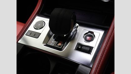 F-Pace 27
