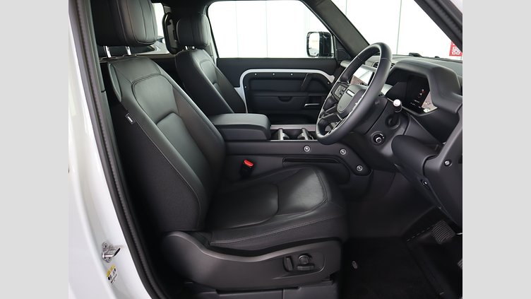2024 認定中古車 Land Rover Defender 90 フジホワイト D350 ディーゼルマイルドハイブリッド X-Dynamic HSE