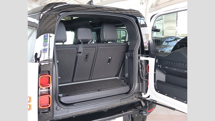 2024 認定中古車 Land Rover Defender 90 フジホワイト D350 ディーゼルマイルドハイブリッド X-Dynamic HSE