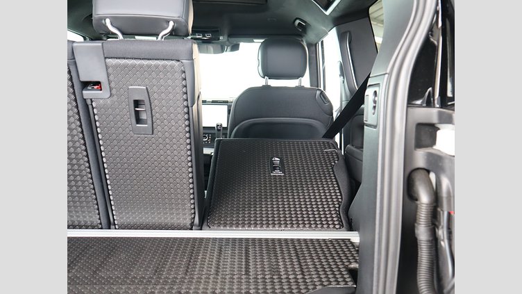 2024 認定中古車 Land Rover Defender 90 フジホワイト D350 ディーゼルマイルドハイブリッド X-Dynamic HSE