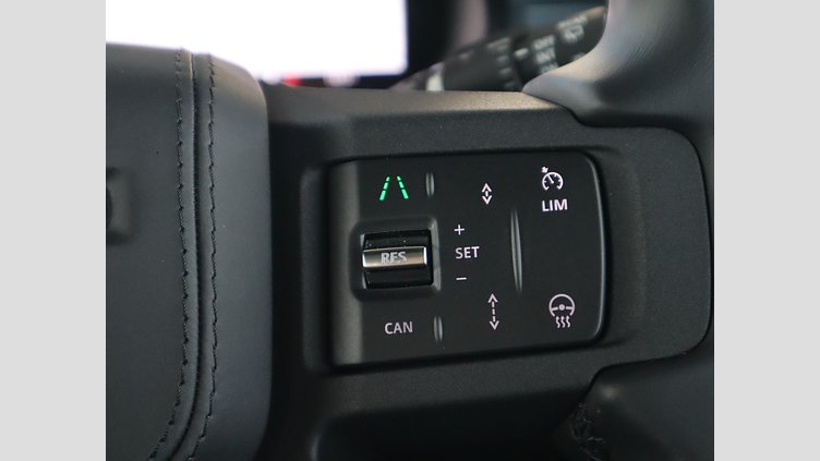 2024 認定中古車 Land Rover Defender 90 フジホワイト D350 ディーゼルマイルドハイブリッド X-Dynamic HSE