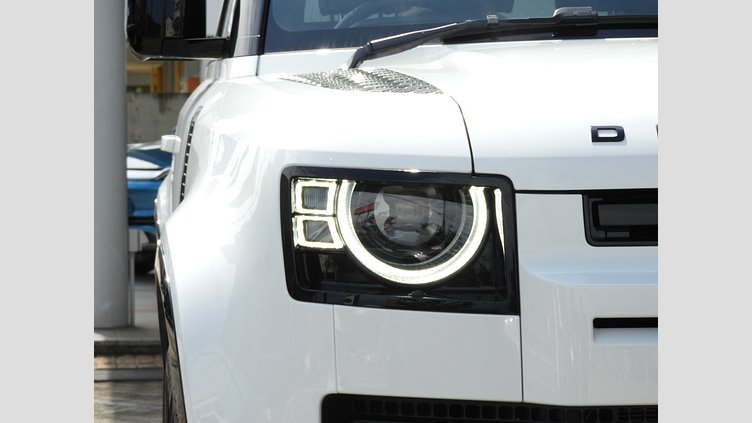 2024 認定中古車 Land Rover Defender 90 フジホワイト D350 ディーゼルマイルドハイブリッド X-Dynamic HSE
