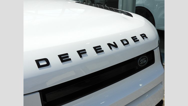 2024 認定中古車 Land Rover Defender 90 フジホワイト D350 ディーゼルマイルドハイブリッド X-Dynamic HSE