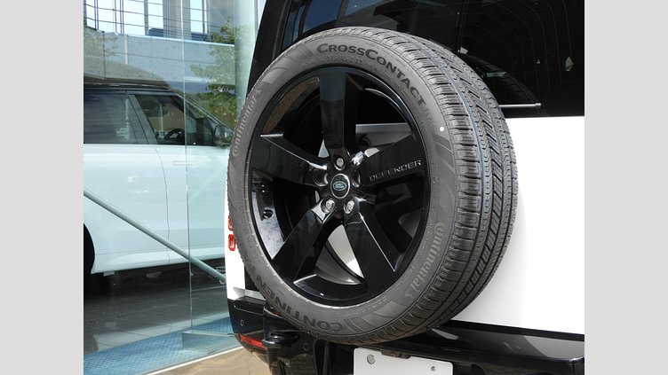 2024 認定中古車 Land Rover Defender 90 フジホワイト D350 ディーゼルマイルドハイブリッド X-Dynamic HSE