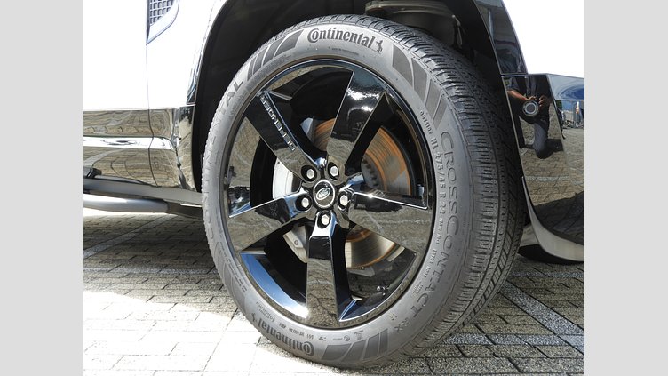 2024 認定中古車 Land Rover Defender 90 フジホワイト D350 ディーゼルマイルドハイブリッド X-Dynamic HSE