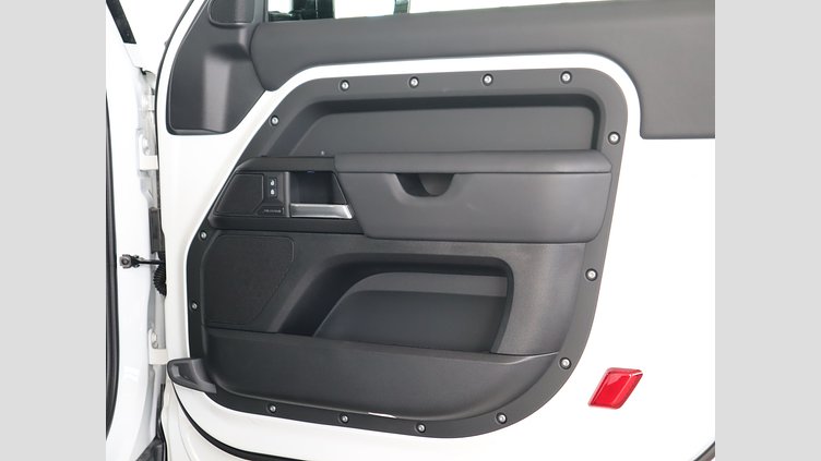 2024 認定中古車 Land Rover Defender 90 フジホワイト D350 ディーゼルマイルドハイブリッド X-Dynamic HSE