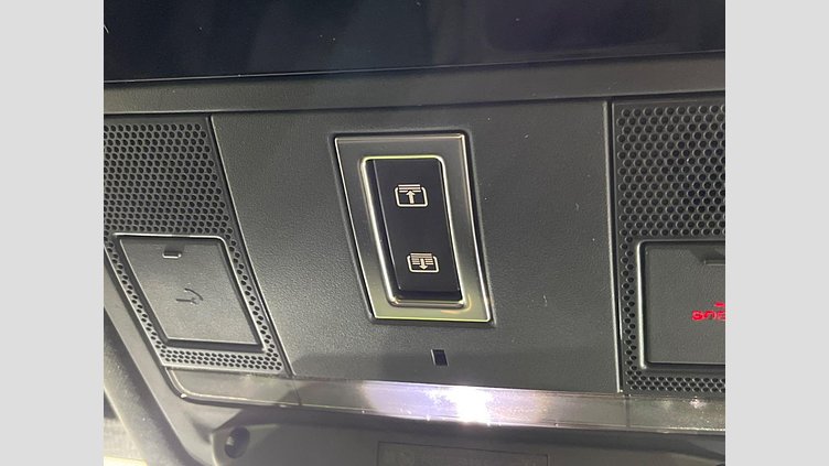 2025 認定中古車 Land Rover Discovery Sport サントリーニブラック D200マイルドハイブリッド（ディーゼル） 標準ホイール Landmark