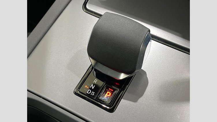 2025 認定中古車 Land Rover Discovery Sport サントリーニブラック D200マイルドハイブリッド（ディーゼル） 標準ホイール Landmark