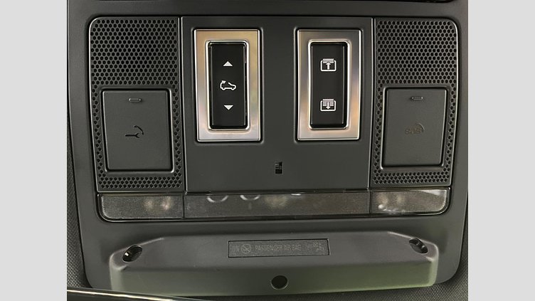 2025 認定中古車 Land Rover Defender 110 カルパチアングレイ 
D350 ディーゼルマイルドハイブリッド URBAN BEAT EDITION