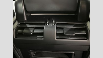 Defender 110 31