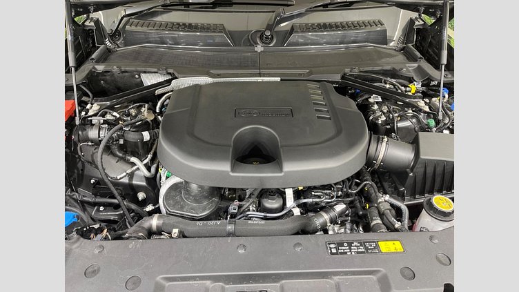 2025 認定中古車 Land Rover Defender 110 カルパチアングレイ 
D350 ディーゼルマイルドハイブリッド URBAN BEAT EDITION