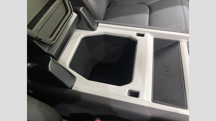 2025 認定中古車 Land Rover Defender 110 カルパチアングレイ 
D350 ディーゼルマイルドハイブリッド URBAN BEAT EDITION