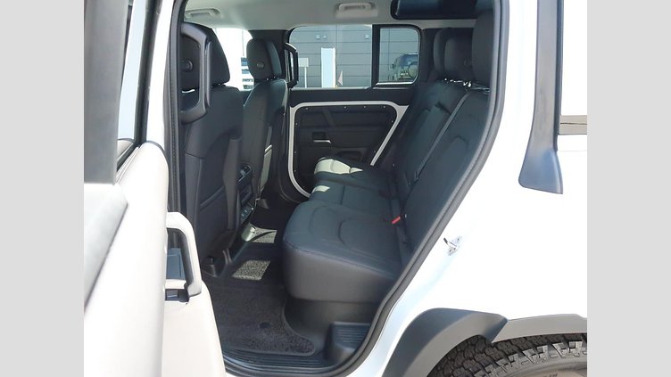 2025 認定中古車 Land Rover Defender 110 フジホワイト D350 ディーゼルマイルドハイブリッド S