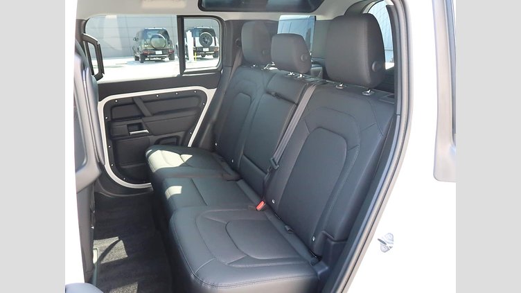 2025 認定中古車 Land Rover Defender 110 フジホワイト D350 ディーゼルマイルドハイブリッド S