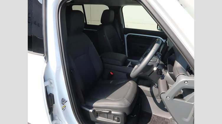 2025 認定中古車 Land Rover Defender 110 フジホワイト D350 ディーゼルマイルドハイブリッド S