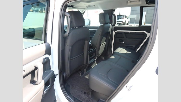 2025 認定中古車 Land Rover Defender 110 フジホワイト D350 ディーゼルマイルドハイブリッド S