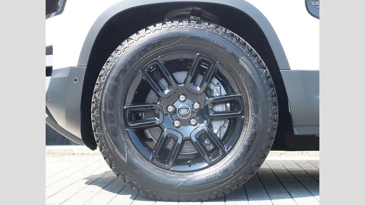 2025 認定中古車 Land Rover Defender 110 フジホワイト D350 ディーゼルマイルドハイブリッド S