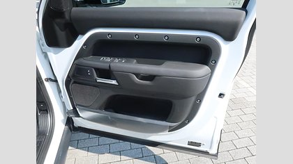 Defender 110 13