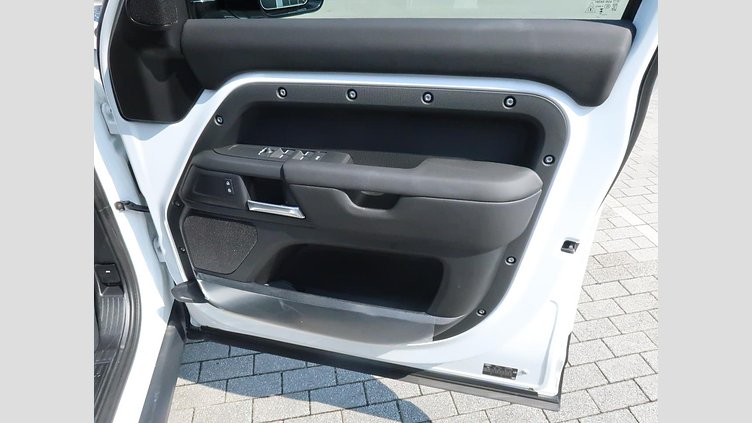 2025 認定中古車 Land Rover Defender 110 フジホワイト D350 ディーゼルマイルドハイブリッド S