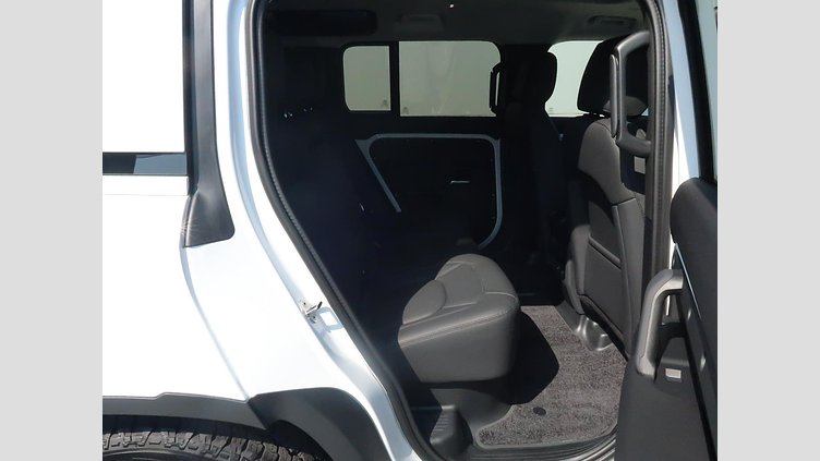 2025 認定中古車 Land Rover Defender 110 フジホワイト D350 ディーゼルマイルドハイブリッド S