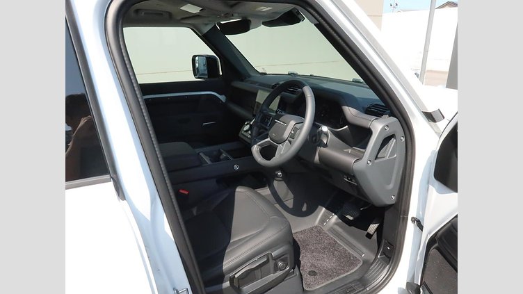 2025 認定中古車 Land Rover Defender 110 フジホワイト D350 ディーゼルマイルドハイブリッド S