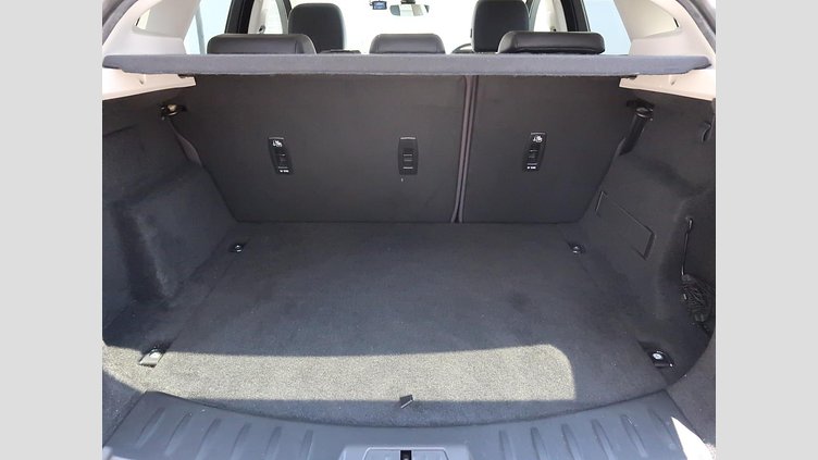 2019 認定中古車 Jaguar E-Pace Fuji White 2.0 litre i4D Diesel S