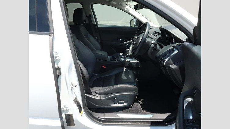2019 認定中古車 Jaguar E-Pace Fuji White 2.0 litre i4D Diesel S