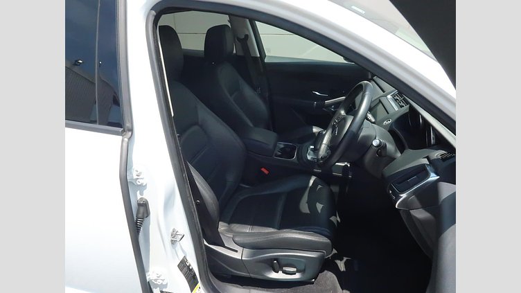 2019 認定中古車 Jaguar E-Pace Fuji White 2.0 litre i4D Diesel S