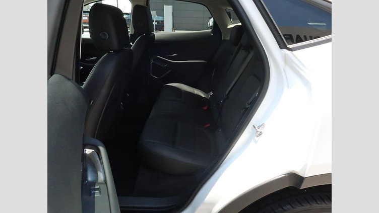 2019 認定中古車 Jaguar E-Pace Fuji White 2.0 litre i4D Diesel S