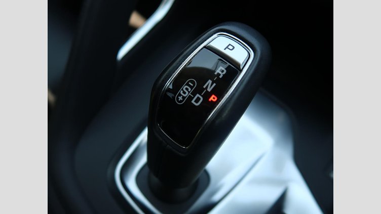 2019 認定中古車 Jaguar E-Pace Fuji White 2.0 litre i4D Diesel S