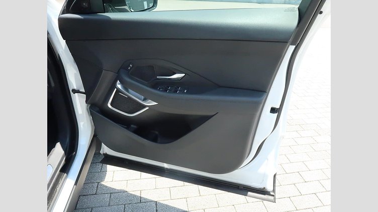 2019 認定中古車 Jaguar E-Pace Fuji White 2.0 litre i4D Diesel S