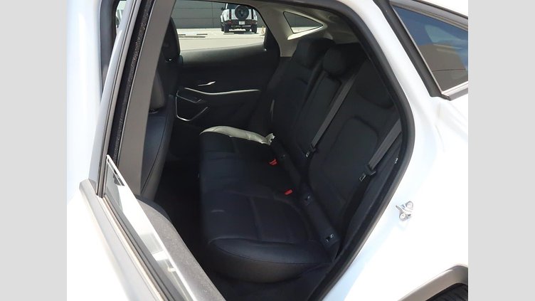 2019 認定中古車 Jaguar E-Pace Fuji White 2.0 litre i4D Diesel S
