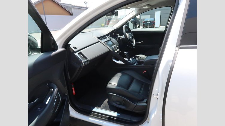2019 認定中古車 Jaguar E-Pace Fuji White 2.0 litre i4D Diesel S