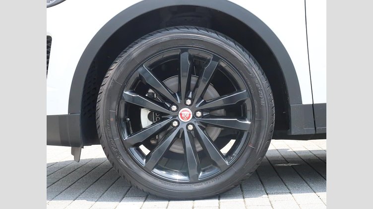 2019 認定中古車 Jaguar E-Pace Fuji White 2.0 litre i4D Diesel S
