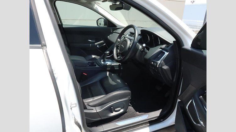 2019 認定中古車 Jaguar E-Pace Fuji White 2.0 litre i4D Diesel S