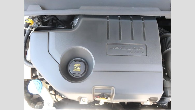 2019 認定中古車 Jaguar E-Pace Fuji White 2.0 litre i4D Diesel S