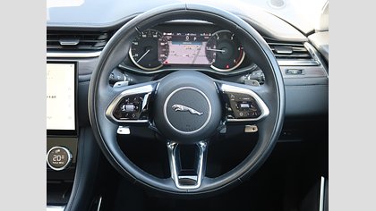 F-Pace 37