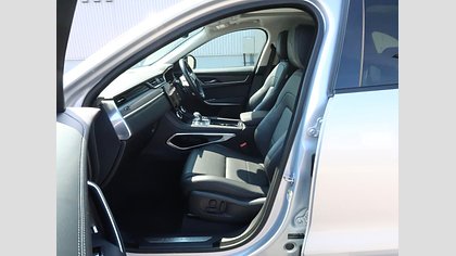 F-Pace 59
