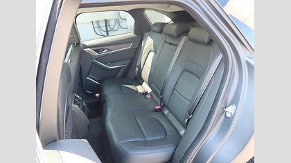 F-Pace 33