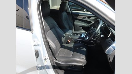 F-Pace 83