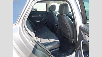 F-Pace 76